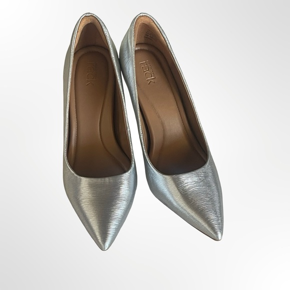 Nordstrom Metallic Silver Pointed-Toe Kitten Heel Pumps in 9 - Picture 2 of 8
